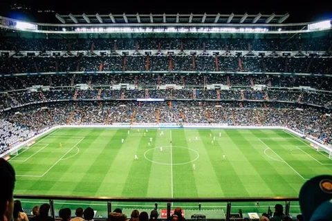 Champions League — Stadion unter Flutlicht