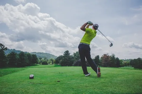 Golf Majors — Abschlag auf dem Fairway